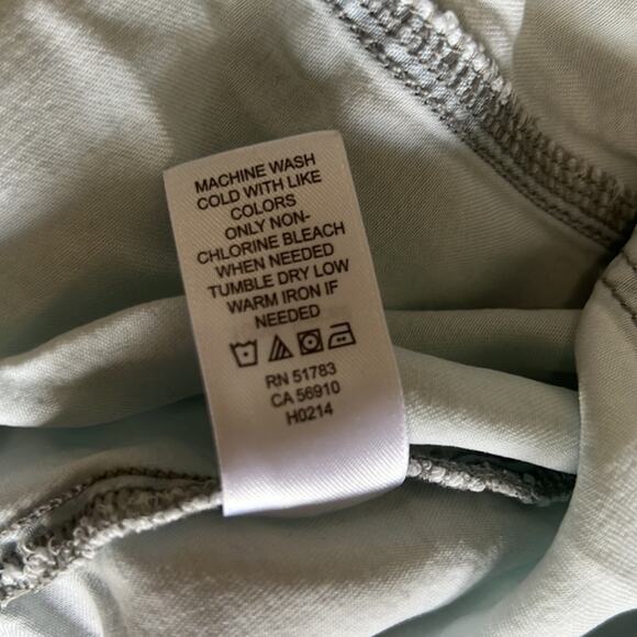 Maurices Light Blue Chambray Button Front Blouse Woman Size Medium Long Sleeves - Picture 7 of 9